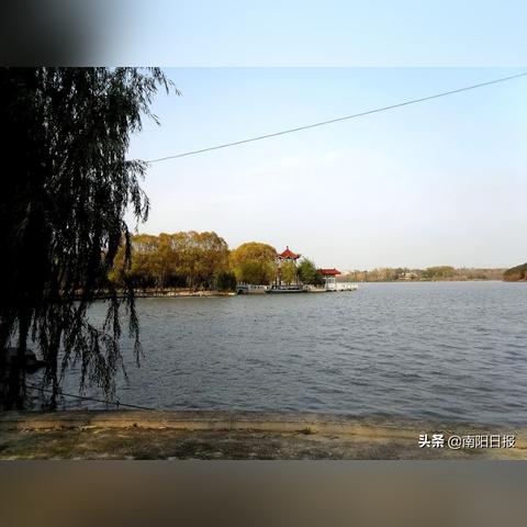 深入探讨《王者荣耀》江个湖2服的命名背景：为何叫做这个名字？